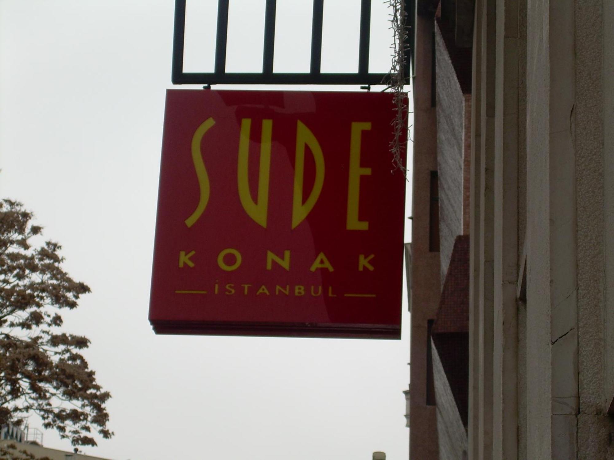 Sude Konak, Istanbul